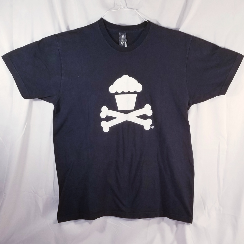Johnny Cupcakes Cupcake logo T-shirt Size: XL